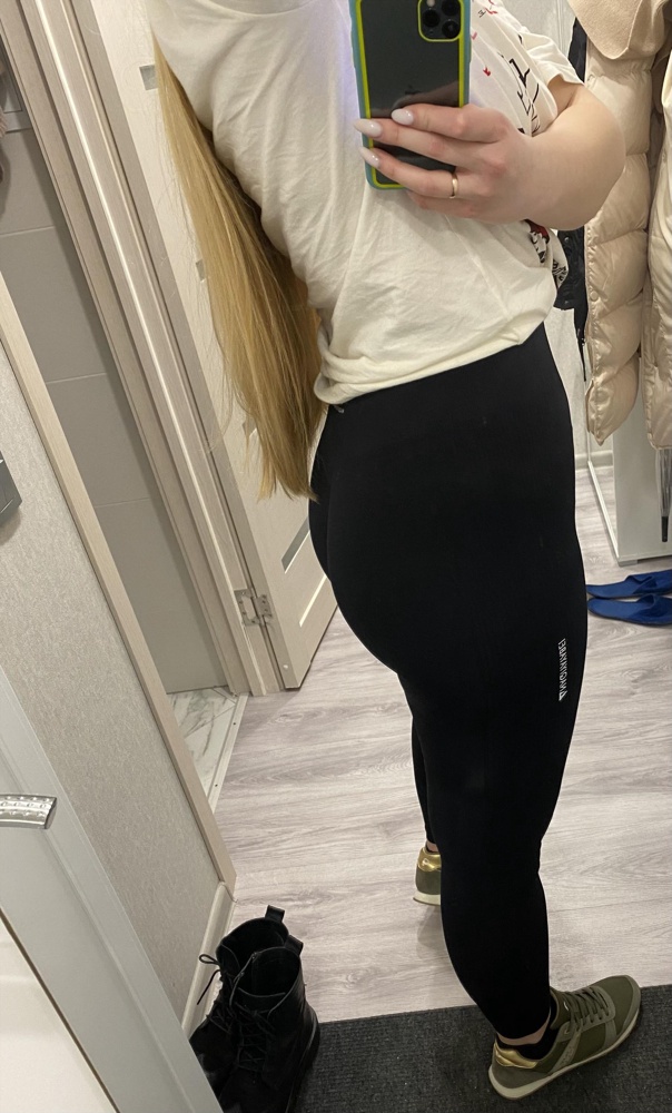 Боже, неужели настал тот день, когда мне идеально подошли лосины, это 4 лосины которые я заказала и не сдала обратно, потому что было все не то, эти ооочень классные, талия в них прям вообще пушка, ткань хорошая и не просвечивают. Мой рост 177 и не короткие, наоборот можно чуть приспустить вниз. Буду иметь ввиду ваш магазин 