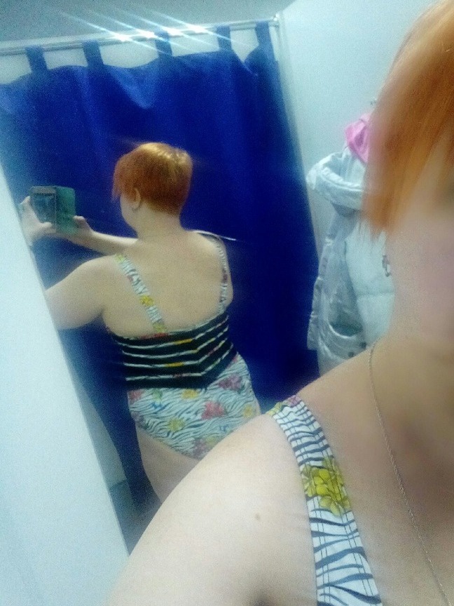 Классный купальник, пришёл в срок, размер соответствует! Прошу прощения за фото, я толстенькая))))