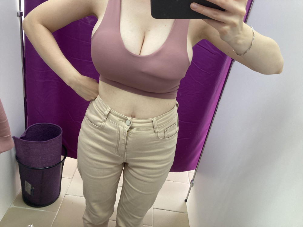 Грудь 93-94. Под грудью 75. По бокам грудь вышла наружу. 75Е ношу