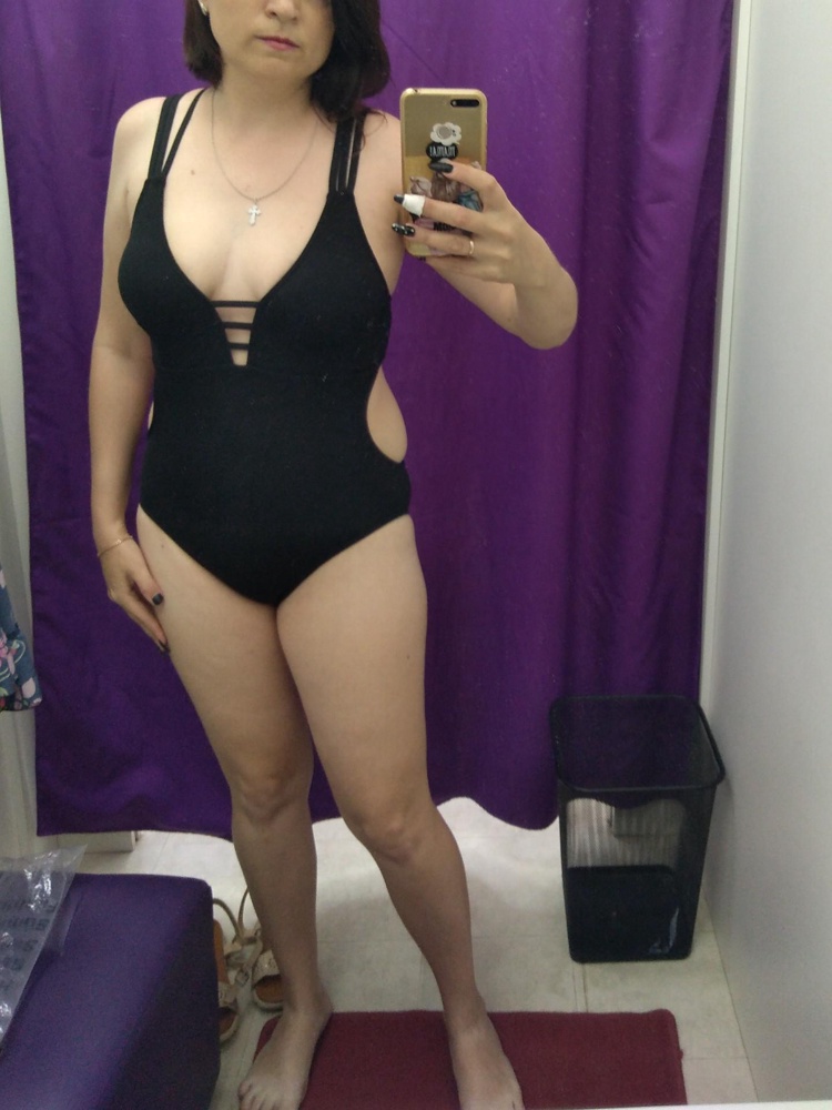 Купальник сам очень хорошего качества. XL брала на свой 44размер.Но мне не понравилось, как держит грудь, точнее отсутствие поддержки. Поэтому отказ.