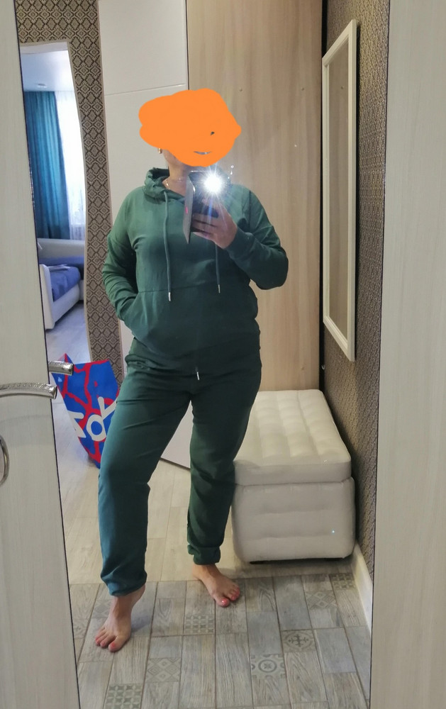 Костюм просто супер, радует и цена и качество. Почитала отзывы и взяла на свой 48-50 XL и не прогодала, костю сел отлично. Девочки берите не пожалеете.