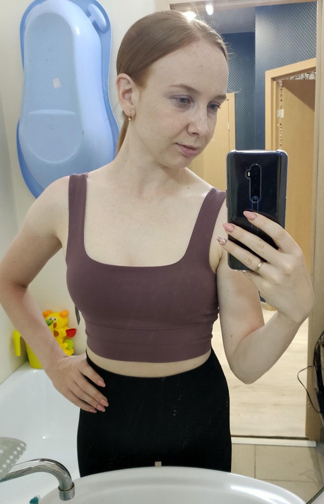 Красивый топ, хорошо держит грудь