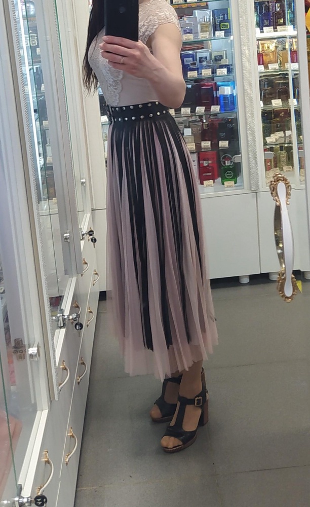 Благодарю за такую красоту)))
Сделано качественно, смущал зазор спереди, у модели он большой. Но на мою талию (65см) отлично сел. 
Завязочке нашли применение)))
Благодарю.