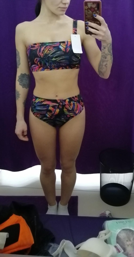 Лифак конечно туговат для размера 70С, чашечки бы вынула, да они пришиты. Трусы странно сели, но для моего роста 156 впринципе нормально, удобные. В целом ничего плохого написать не могу. Отличный купальник, особенно гогять в аквапарк с ребёнком