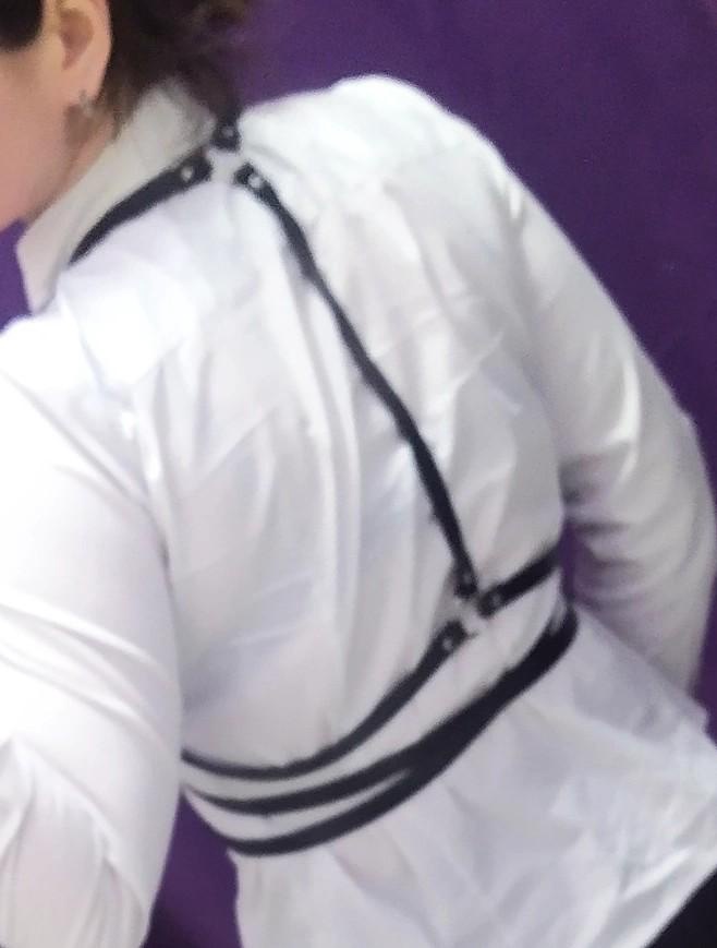 Лямки тонкие. Бюджетная цена, всё таки, соответствует слабому качеству. Надеюсь, хватит приятного вида на какое-то время.