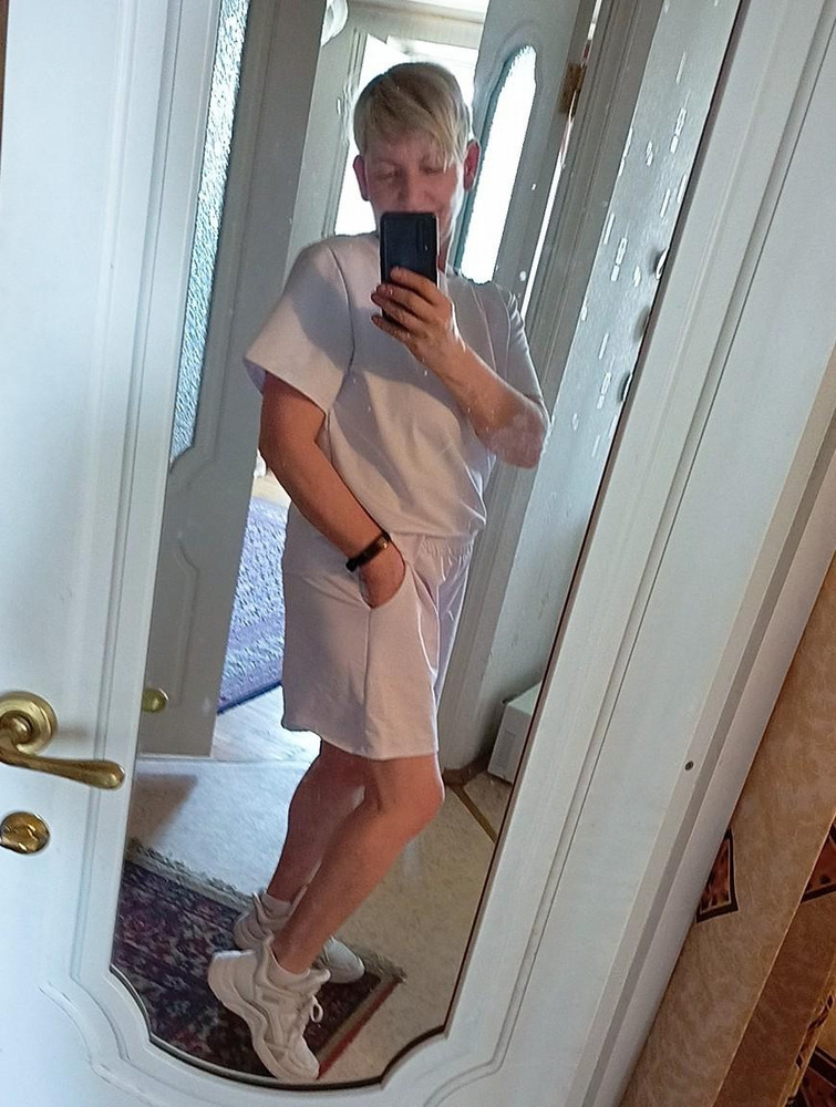 Хороший костюм, качество отличное!в меру плотный футер 2хнитка.Спасибо продавцу,вкус замечательный и профессиональный!!! Спасибо Валбересе за быструю доставку и сотруднику Вере, очень приятная и вежливая девушка!!!