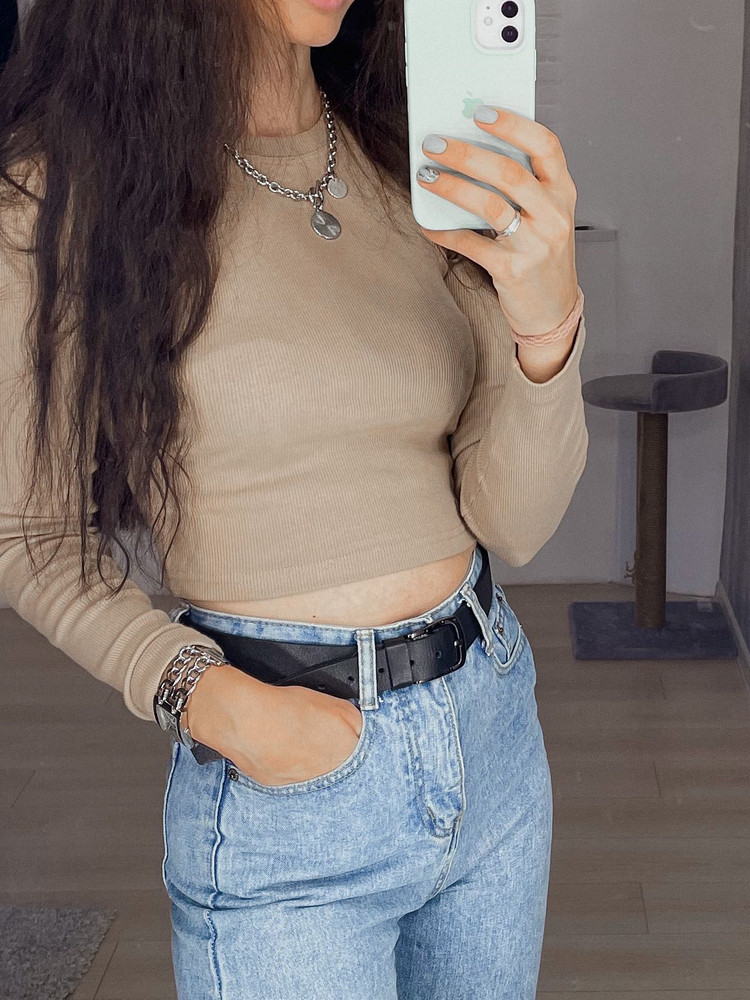 Неплохой) стирала при деликатной стирке 20 градусов, 800 оборотов, форму не поменяла. За такую цену вполне приемлемый кроп