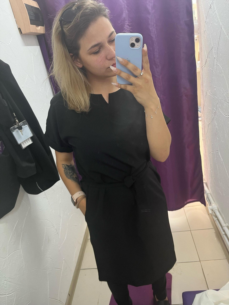 Девчонки платье шикарное ,материал офисного стиля ,оно и может быть свободным и в обтяг как хотите ) Очень довольна покупной ,берите не пожалеете 😻🌺