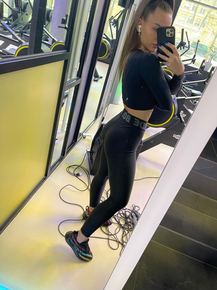 Мой рост 156, подошли идеально. Ткань мягкая и приятная к телу 