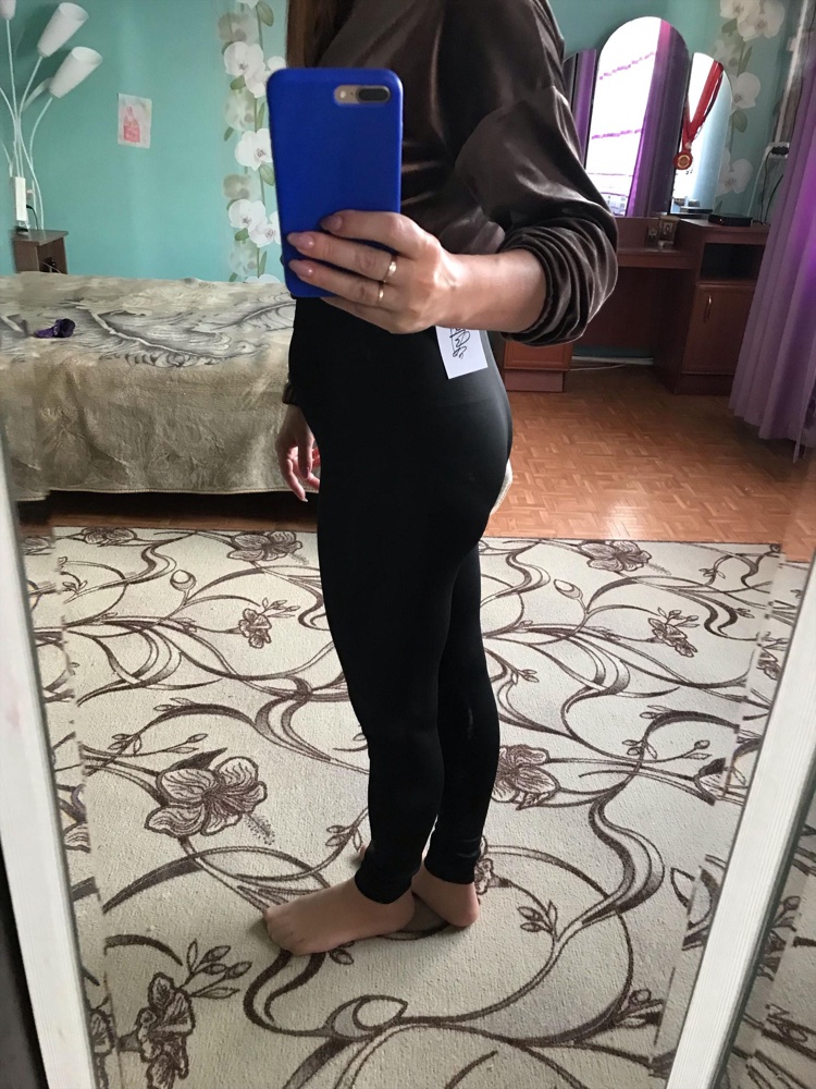 Легинсы очень клевые 👍товар пришел в течение 2 дней ☺️на мой 42 заказала 40 сели идеально 👌хорошо тянутся резинка хорошая . Спасибо большое за подарочек , мелочь ну блин как приятно спасибо большое продавцу . 🌺🌺🌺