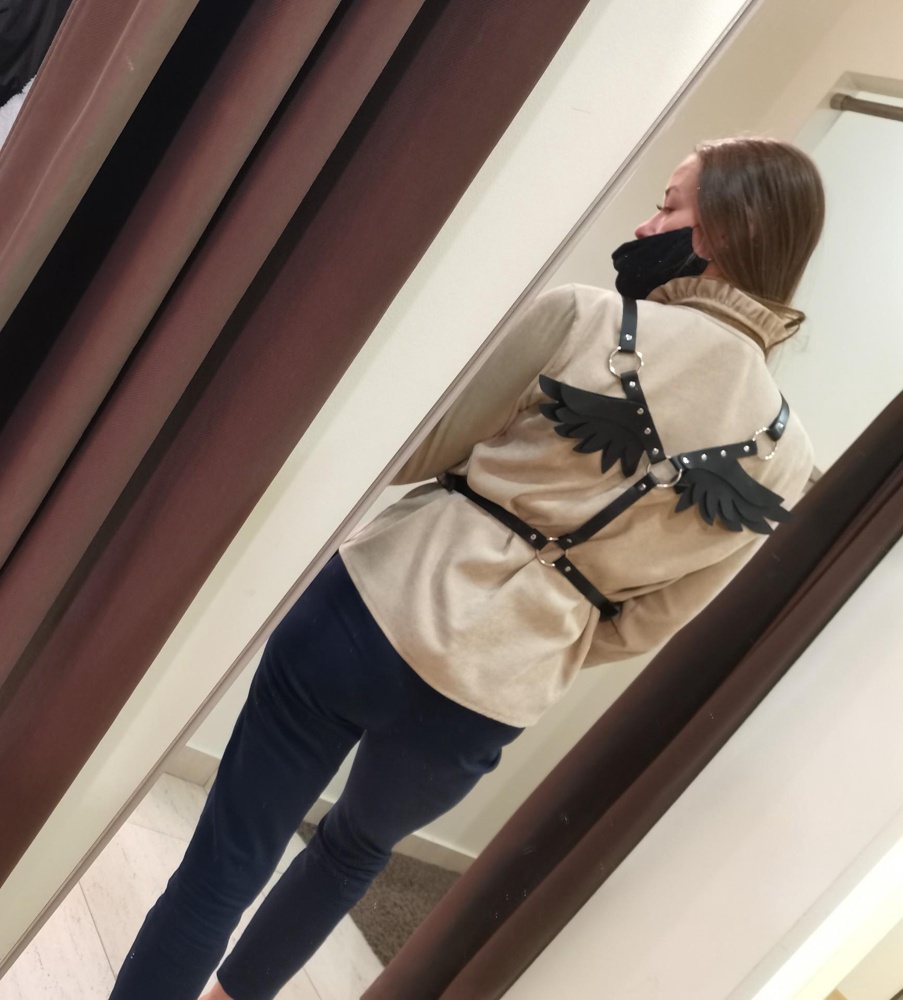 Крутая портупея, удобно регулируется.