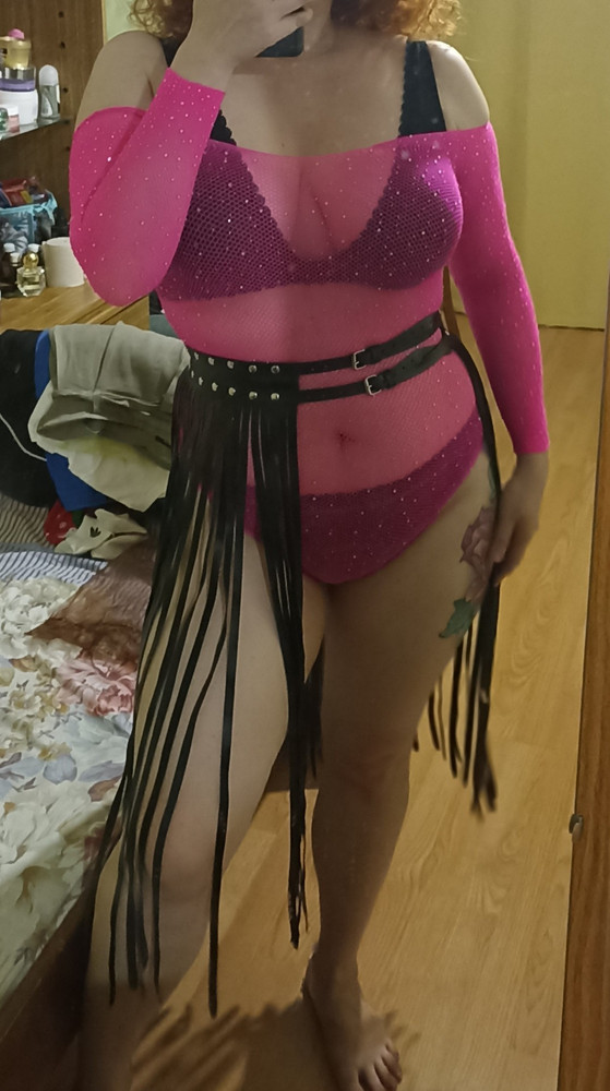 Покупала на вечеринку для образа. Ткань супер эластичная! Жаль только застёжки нет между ног. Спасибо продавцу :)