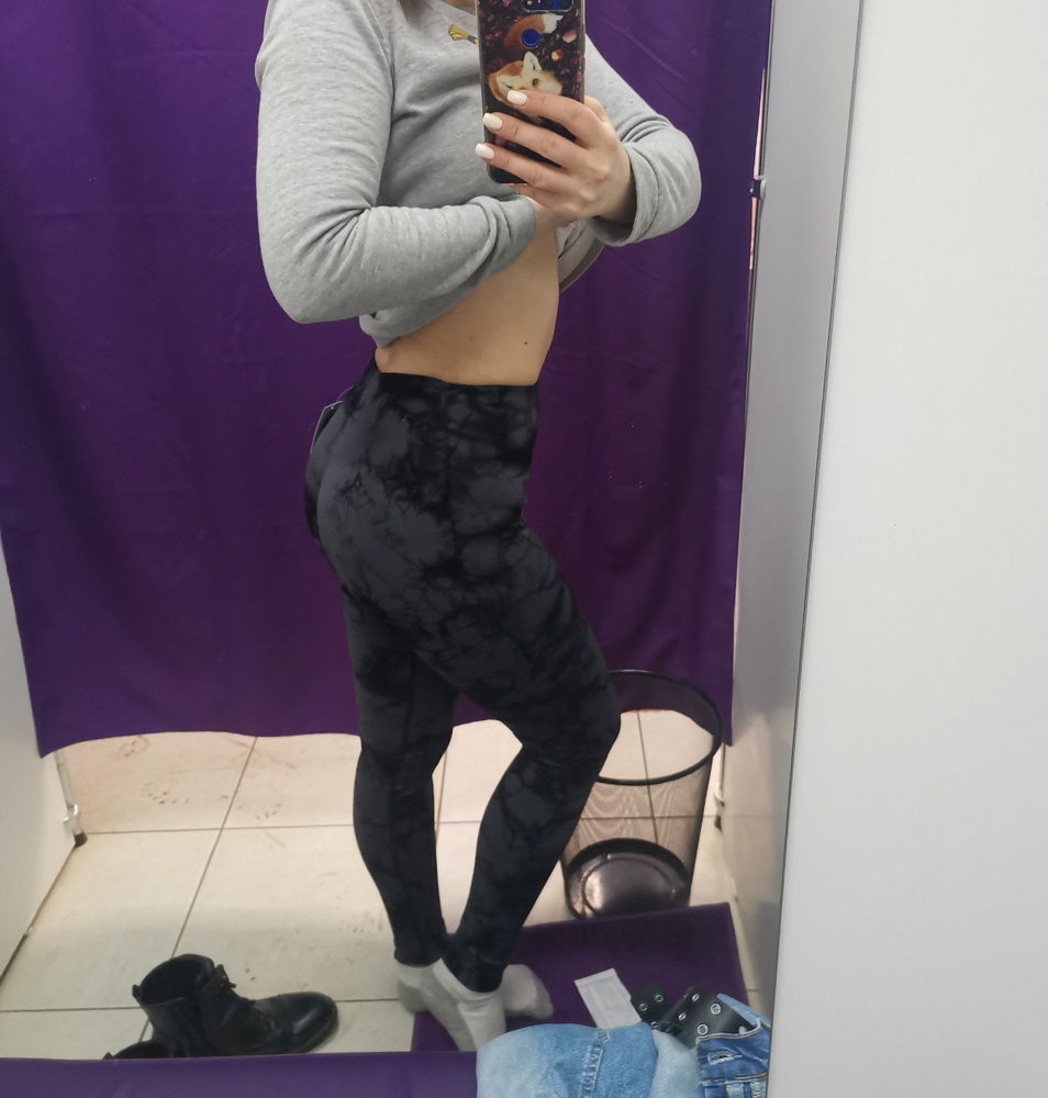 Прекрасно подошли!
Ткань плотная, утягиваети и подчёркивает силуэт.
