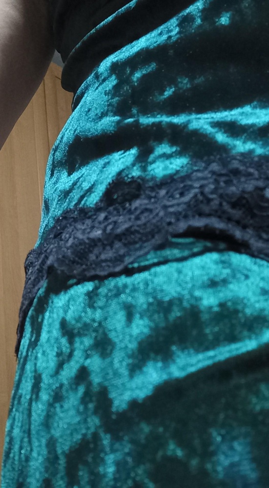 Костюм просто обалденный, я очень довольная!!! Цвет шикарный, на ощупь нежный,кружева нежные, шорты длина хорошая. Размер взяла хl на 46-48 мой размер сел отлично.Надеюсь что дальше не чего не испортится после стирки и носки! Вообщем девочки не пожелеете!!! Когда брала цена была ниже чем сейчас, взяла бы ещё один а сейчас он дороже к сожалению.  А доставка так вообще удивила пришло очень быстро утром 11 февраля заказала а 15 февраля уже пришла,очень приятно! Спасибо магазину за качество, хороший вам клиентов!!!