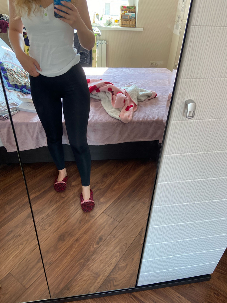 Обычно беру размер м (талия 68, бёдра 98) почитав отзывы заказала s—не ошиблась. Сели плотно, но это мне и нужно было. Сидят хорошо, утягивают, не просвечивают и довольно плотные. Качество хорошее, так же прилагается милый подарочек☺️ спасибо!