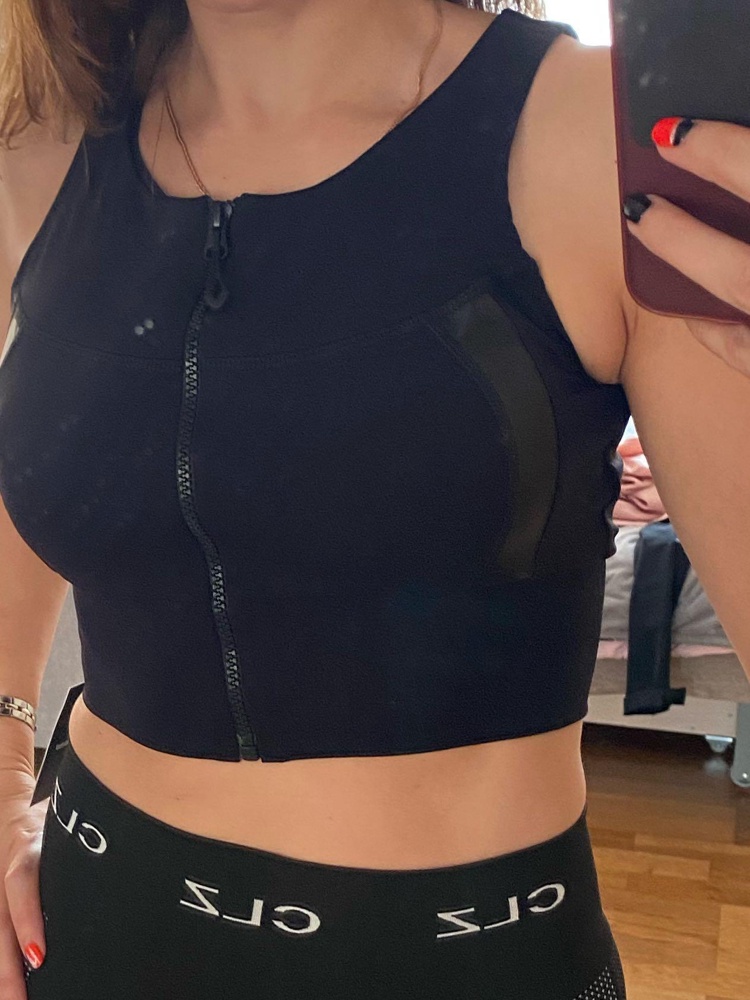 Супер топ! Сидит классно, удобно. На свой 42-44 взяла М.