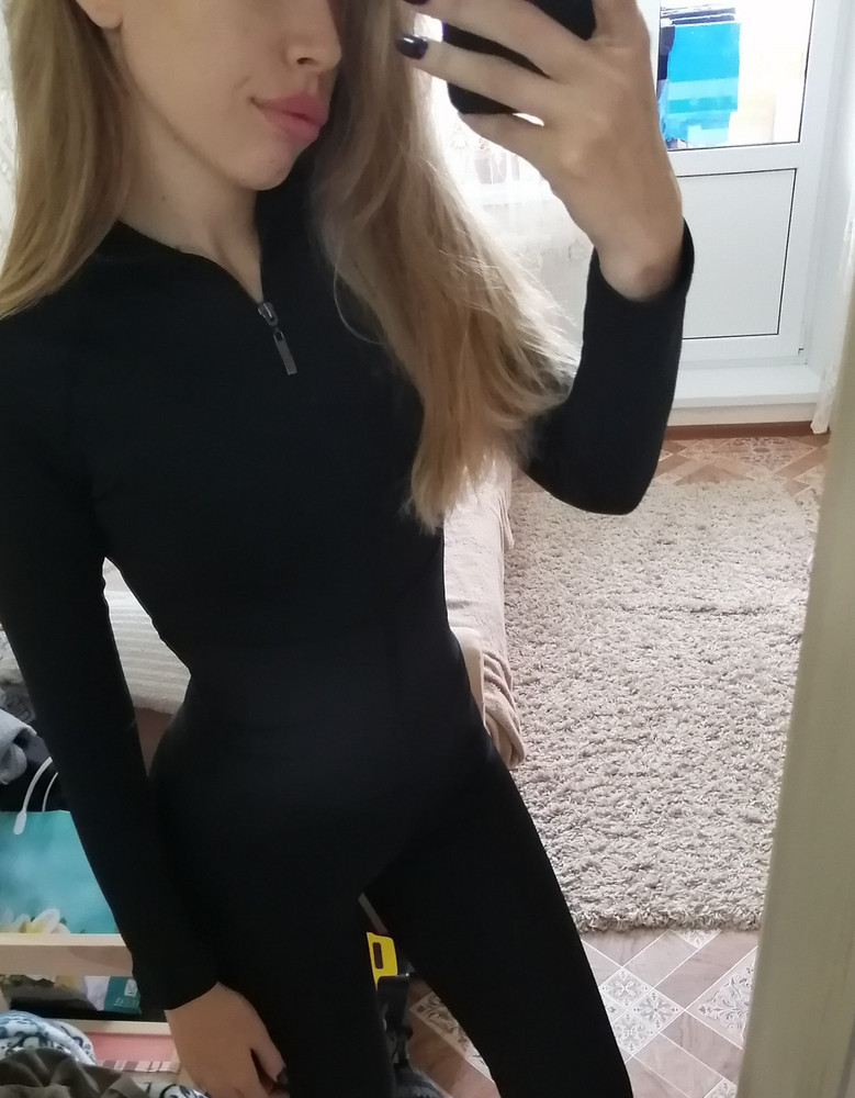 Очень удобный, приятный к телу, размер S сел идеально, переживала, думала будет короткий, на рост 175, подошёл замечательно)