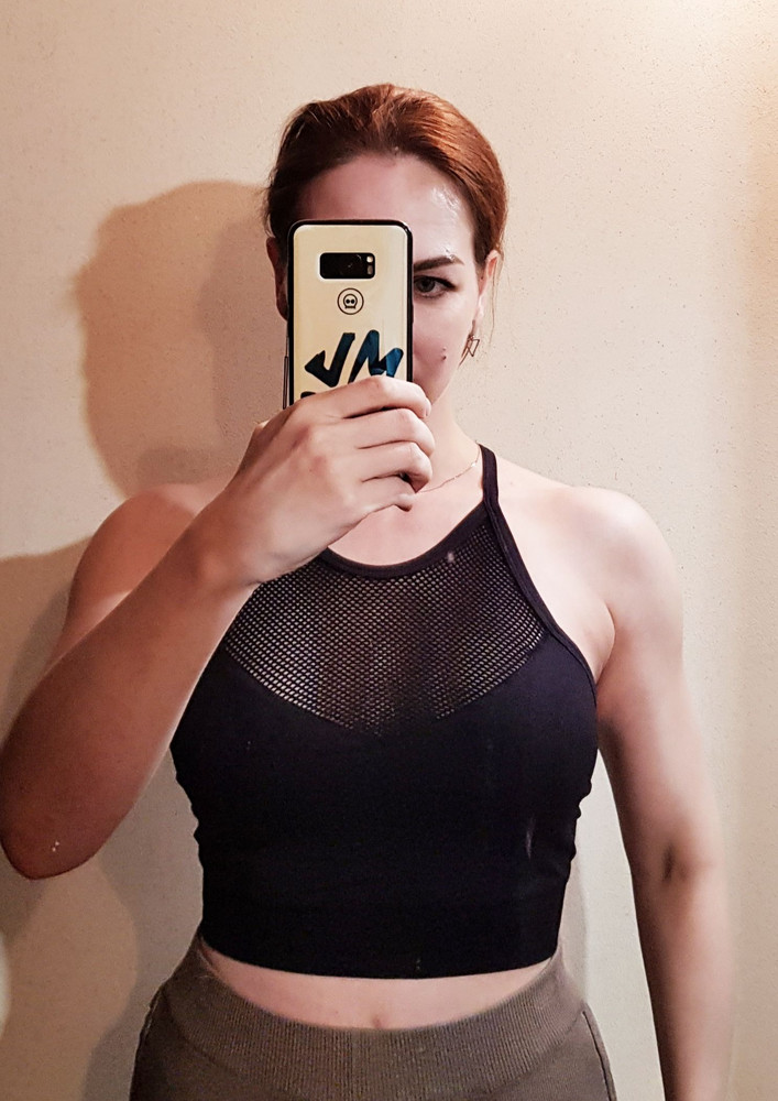 Топ комфортный, эластичный, качественная сетка. Хорошо сел на 46 размер, можно брать и на 48. Порадовали хорошие чашки-вкладки - не мятые, а главное - это 2 отдельные вкладки, а не одна маленькая непонятная "тряпочка" 😁