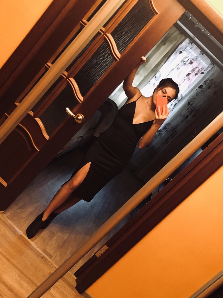 Идеальное платье, я просто в него влюбилась! Отличное качество , тем более за такие деньги! На мой рост 167 - смотрится очень даже неплохо, боялась что будет длинновато, но нет. Размер в размер, единственное, буду немного подшивать брительки, но это для большего комфорта. Я очень довольна! И главное, быстрая доставка. 