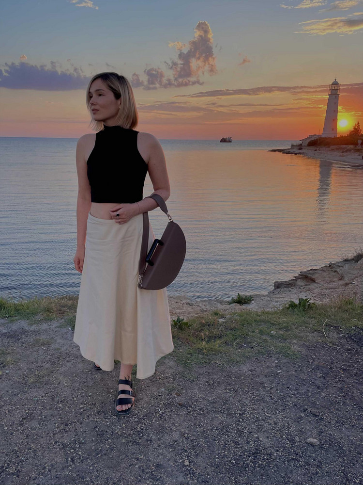 Отличный топ, на 44 р-р хорошо подошёл.