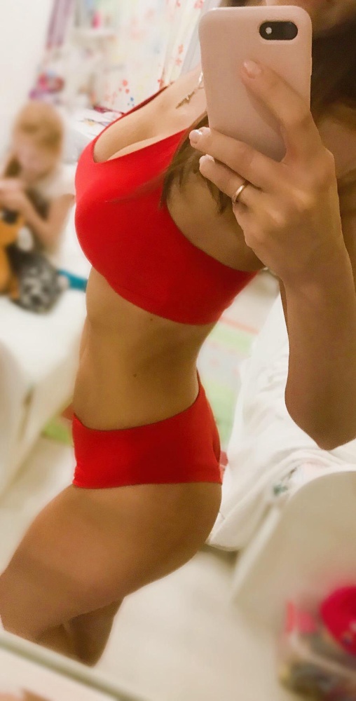 Красивый и спортивный, как я люблю)))