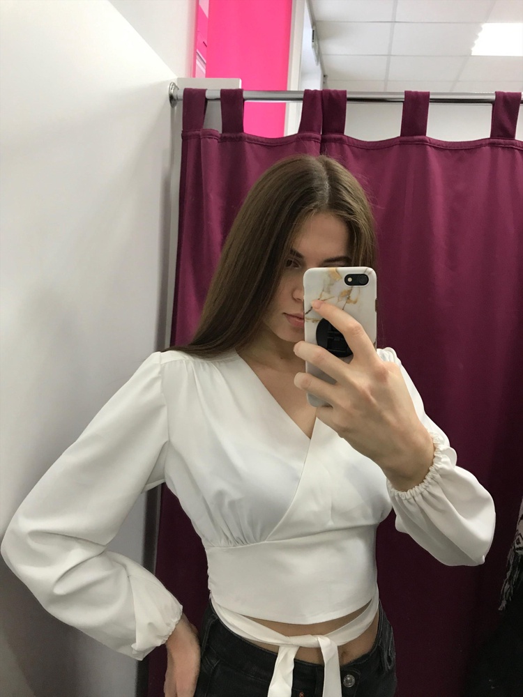 Шикарное качество и крой, выкупила. Мой размер 46, рост 177, имейте ввиду что модель короткая. Но с брюками/юбкой с высокой посадкой будет просто великолепно. Спасибо 💘