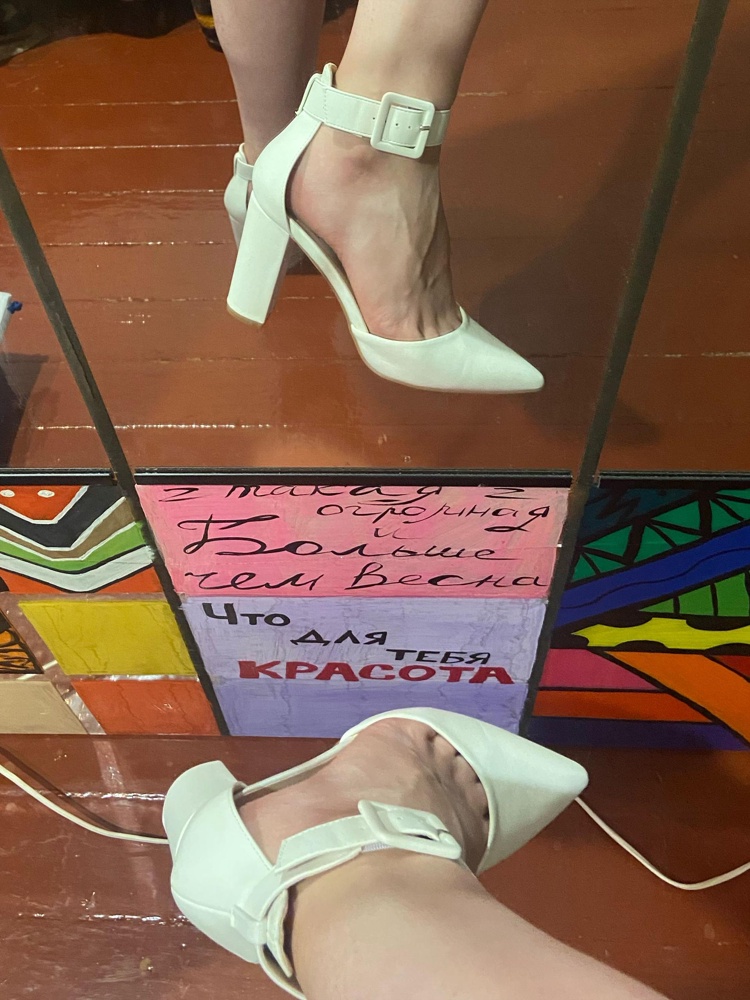 Стильные и элегантные туфли, без дефектов, все мои оценили положительно😌Заказывала 2 разные модели у этого бренда. И именно эти больше к сердцу легли ❤️‍🔥Единственное, туфли были в ужасной коробке, которая держалась на скотче, внутри только 1 упаковочный мешочек, но хорошо что хоть пыльник и ложка на месте. Очень печалит такое отношение к товару со стороны покупателей и службы доставки ВБ. 