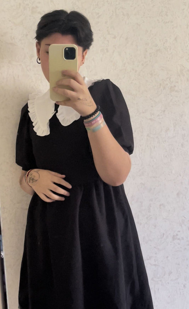 платье прекрасное, в школу самое то что нужно !! 