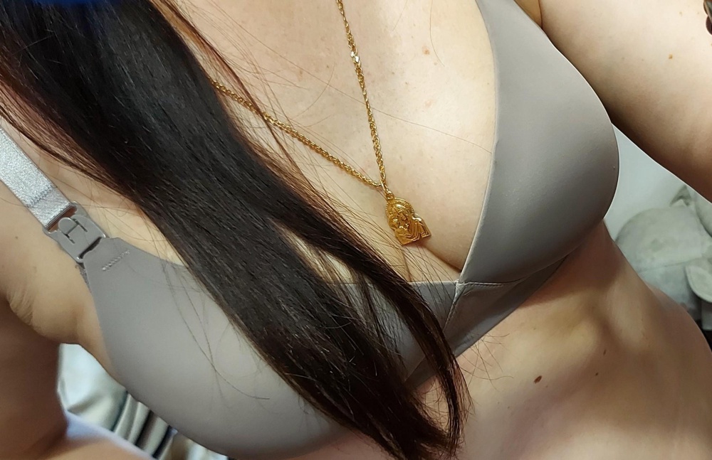 Это самый лучший бюстгальтер для кормления который я купила!! На груди сидит именно так как нужно, грудь преобретает красивую форму. Я обычно старые сразу перестаю носить, а этот буду носить и после того как закончу ГВ)) я его обожаю!! Бюстгалтер для беременных и кормящих может быть не только удобным, но и красивым !