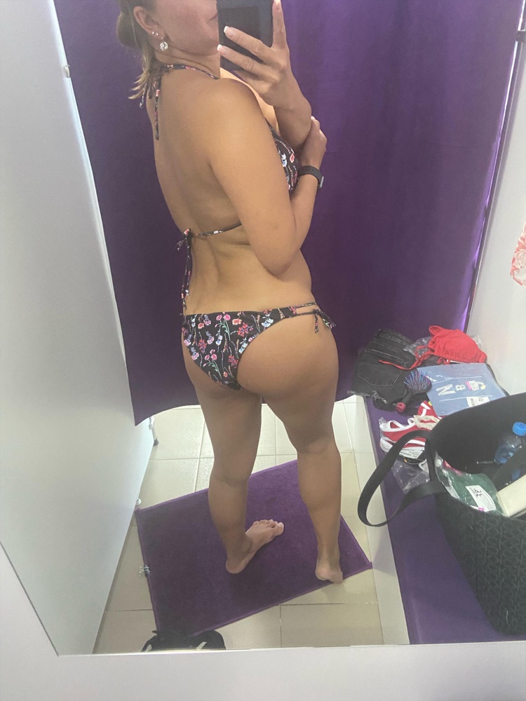 Мне понравился. Думаю по поводу размера. Не перезаказать ли М. Хотя ношу s всегда. 