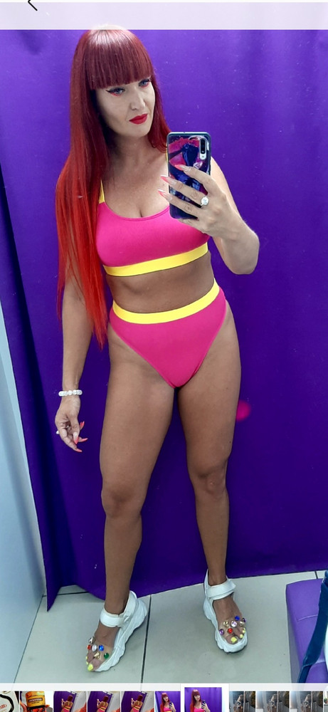 Купальник удобный,яркий. Брала для аквапарка)