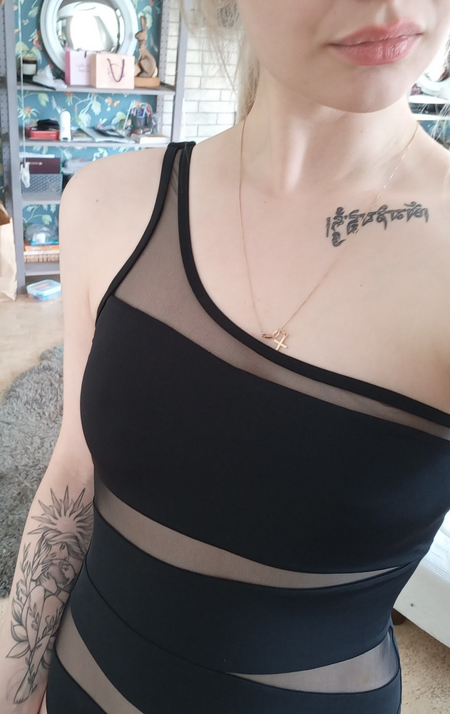 Я никогда не любила купальники. Ни раздельные, ни слитные. Но у нас с мужем заплвнировался отпуск, поэтому деваться было некуда)) очень долго выбирала, прошерстила все варианты. И этот подкупил и внешним видом, и отзывами. Примерила сразу на пункте выдачи и... это любовь с первого взгляда. Я сама себя не узнала)) моя фигура в нем просто идеальная, сидит комфортно, материал очень приятный и прошит качественно. Мне кажется, я его и дома буду носить как нижнее белье))) в общем, спасибо большое продавцу за такой классный товар, а всем девочкам, кто так же сомневается, как и я , однозначно рекомендую!