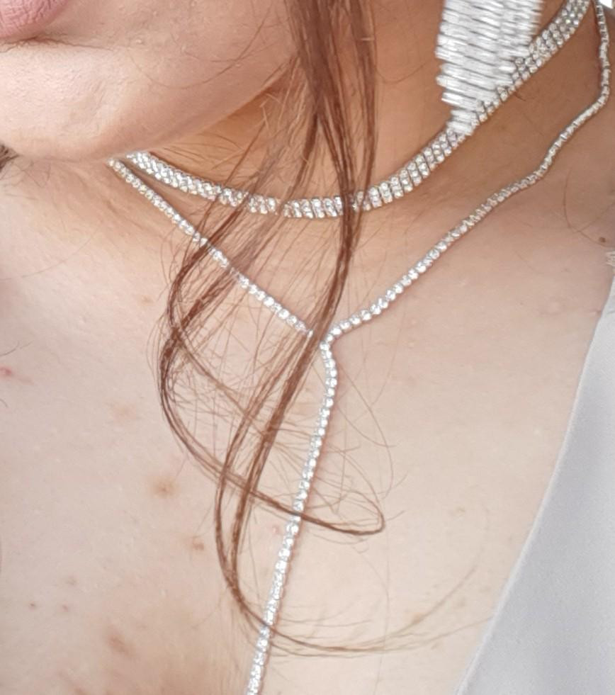 Красивый очень, но на второе надевание оторвалась висюлька((