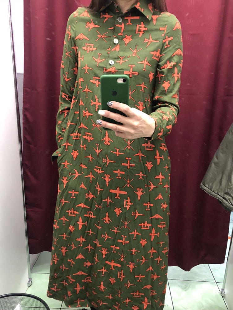 Качество хорошее, мне на плечах узковато. По размеру не подходит либо изделие сшито неправильно. Хотя 42 мой размер. 