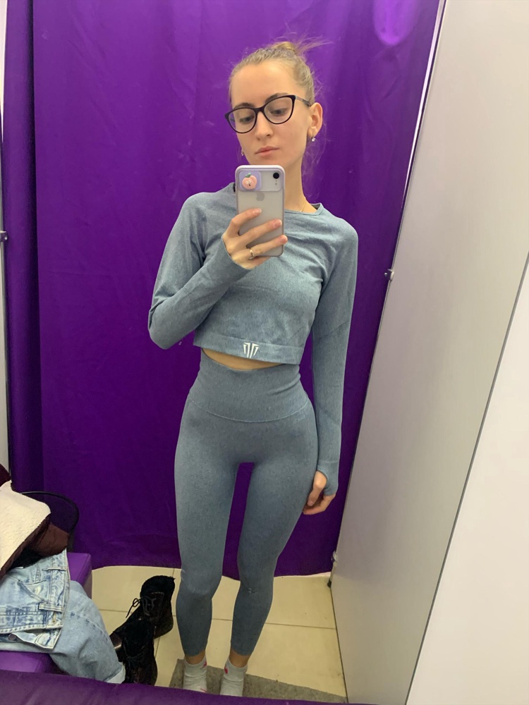 Хороший костюм, на меня рашгард свободный 