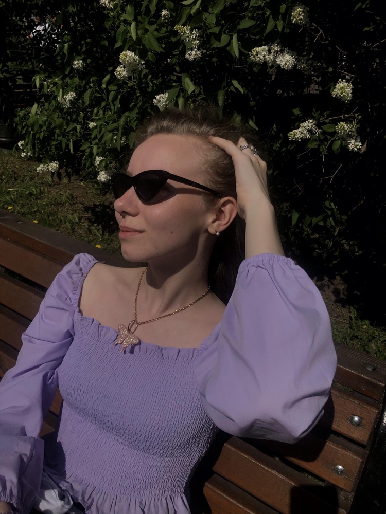 Нравится🙂🙂🙂🤙🏿 качество хорошее,пришла аккуратно сложенная. Размер 42 брала,не нравится,что коротковата и виден живот,в остальном бомба,честно говоря