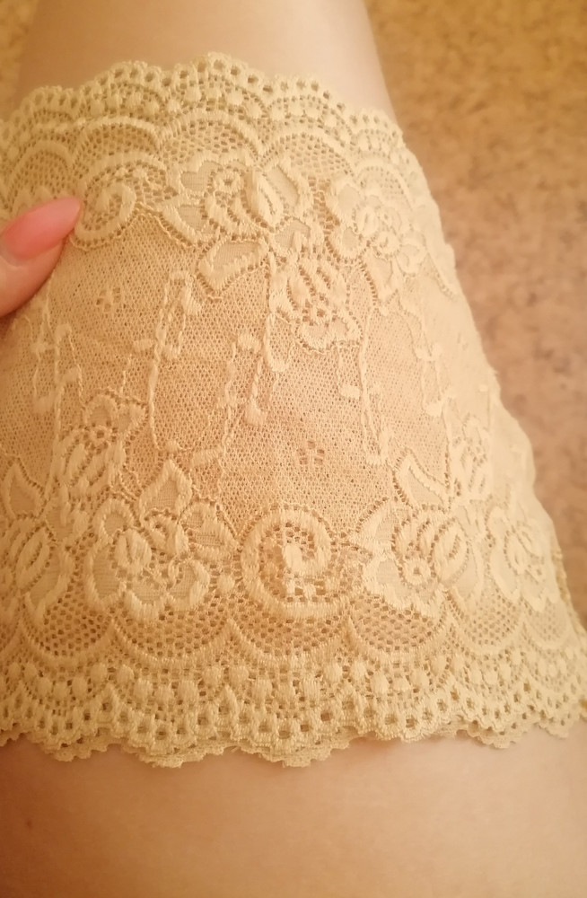 Бандалетки отличные мягкие! С размером угадала! Соответствует таблице. Не скатываются на ногах.