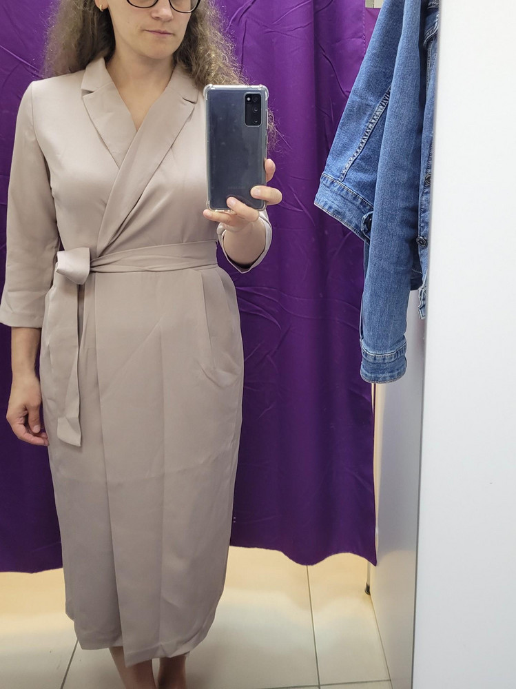 Абсолютно другой оттенок, а вообще платье неплохое