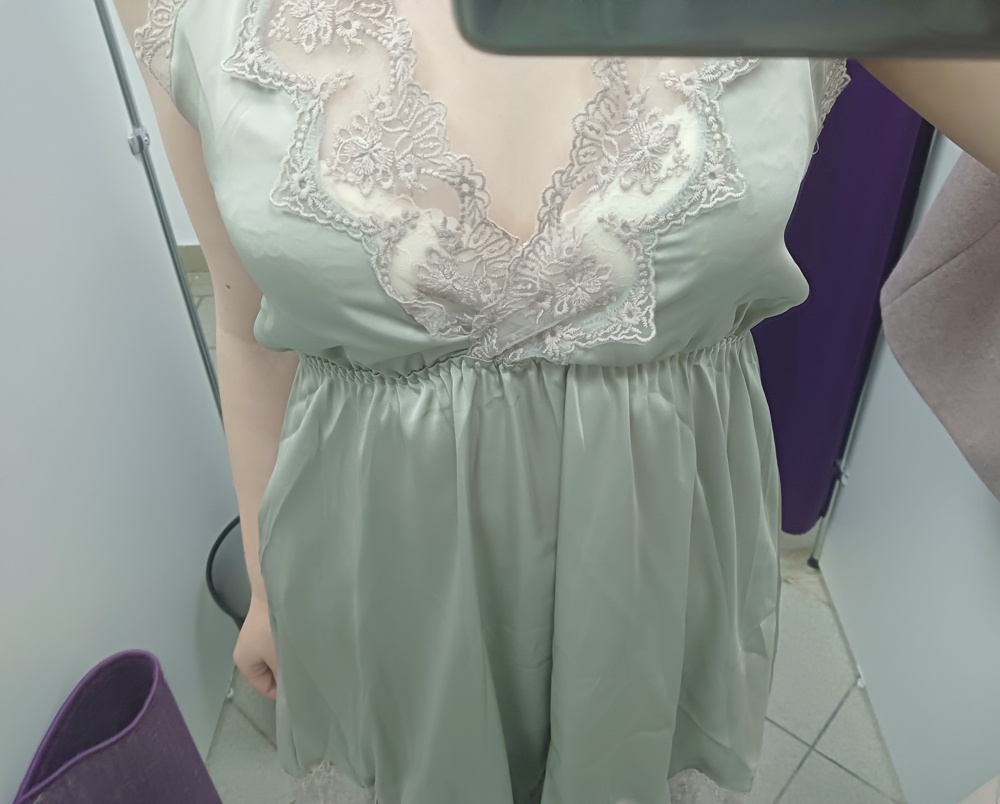 Приятная к телу,но "топырится" по бокам.