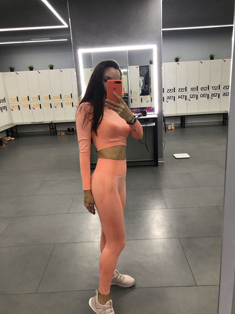 В нем прекрасно все! Цвет, приятная ткань, взяла на размер побольше, чтобы не просвечало. Спасибо производителю ☀️