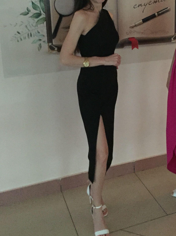 Платье понравилось, немного к нему липнут волоски и все мелкое,но легко валиком очищается.