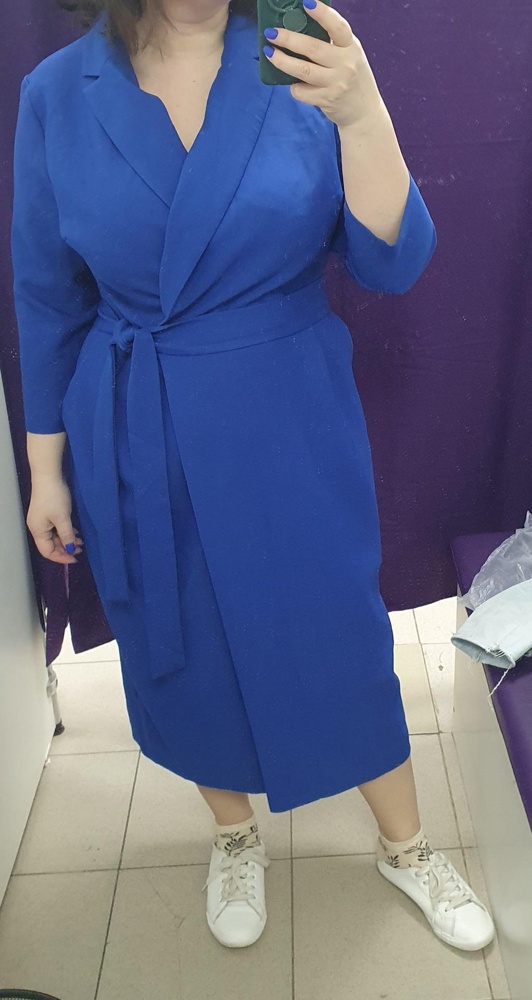 Красивое платье,  стройнит.  Качество ткани хорошее. Соответствует размеру