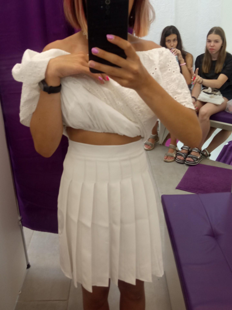 Красивая юбка,размер xxs идеально подошел на мою талию.пришла быстро. всë прекрасно.