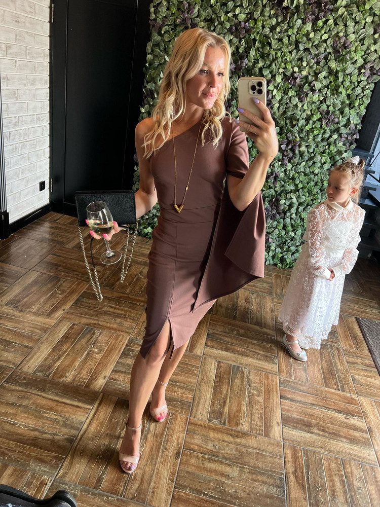 Шикарное платье посадка идеальная 