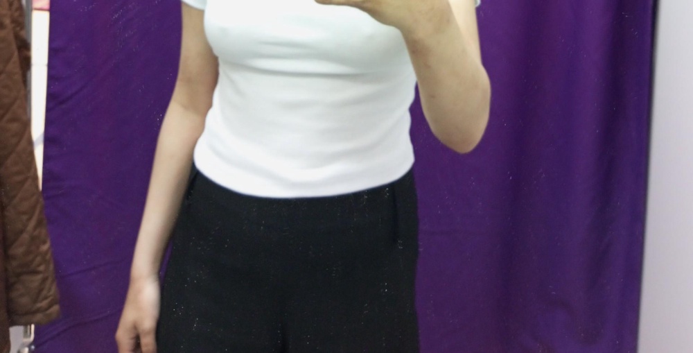 титьки норм так обтягивает