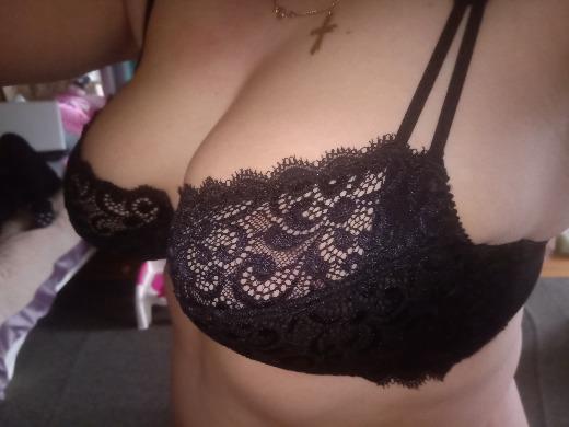 Очень довольна бюстом. Уже покупала такую модель. Грудь 3р держит хорошо и красиво. Качество супер. Спасибо