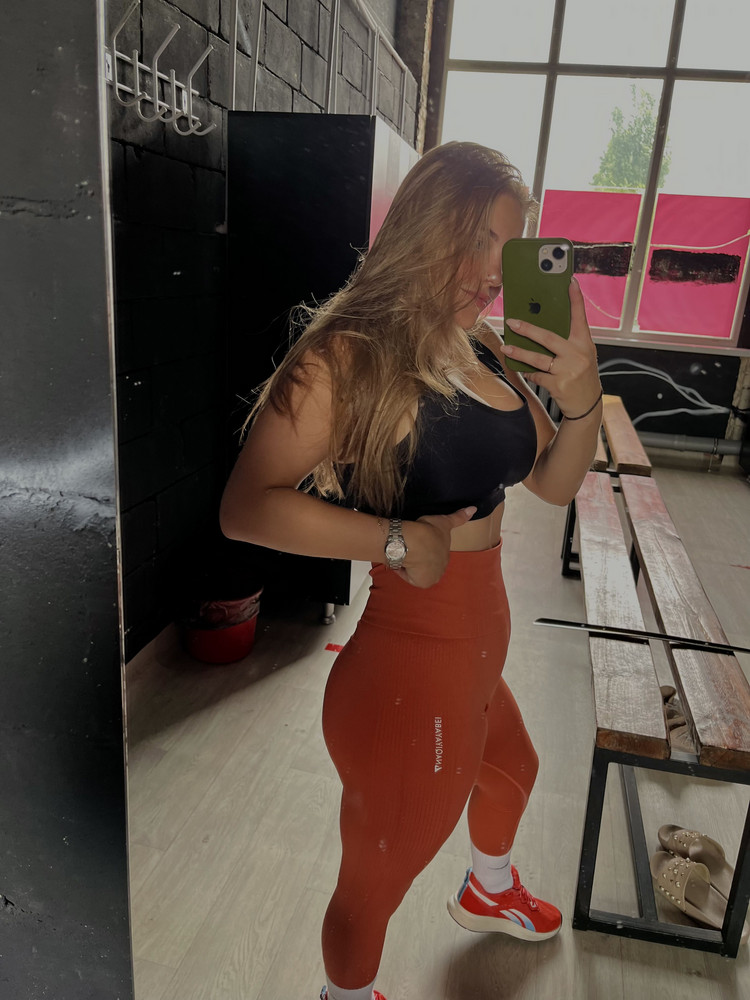 Тянутся не просвечивают, снизу очень широкая Резинка 