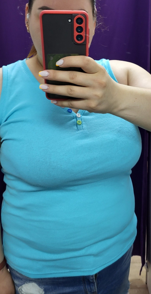 Майка, хорошая, только знаете качество ткани оставляет желать лучшего, после первой стирки, ощущение что я её месяц не снимая носила