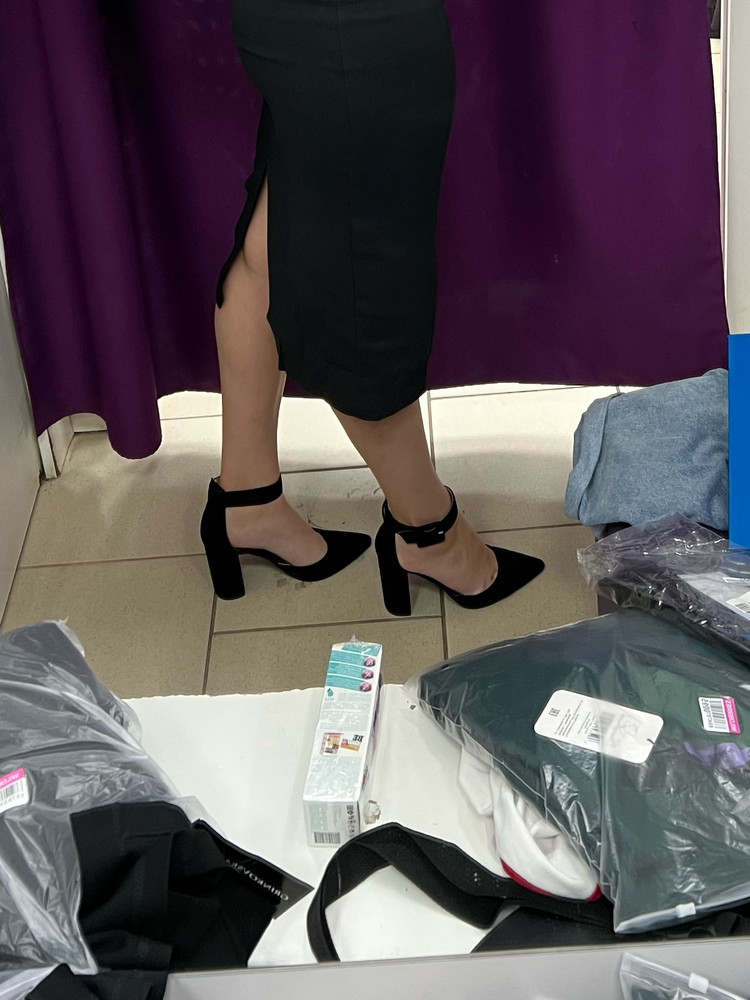 Туфли просто шикарные! Удобные, мягенькие, каблук устойчивый. Идут в размер. Нигде не натирают