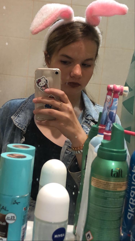 прекрасный,ваушный!!! крч мне на фигуру подошло не прям идеально,так как талия не идеально смотрится(хотя она у меня 58),а так ткань хорошая,подклады нормальные,придают больше объема. 